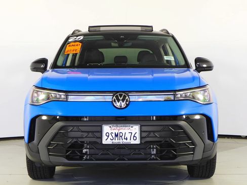 Used 2025 Volkswagen Taos SE FWD image 3