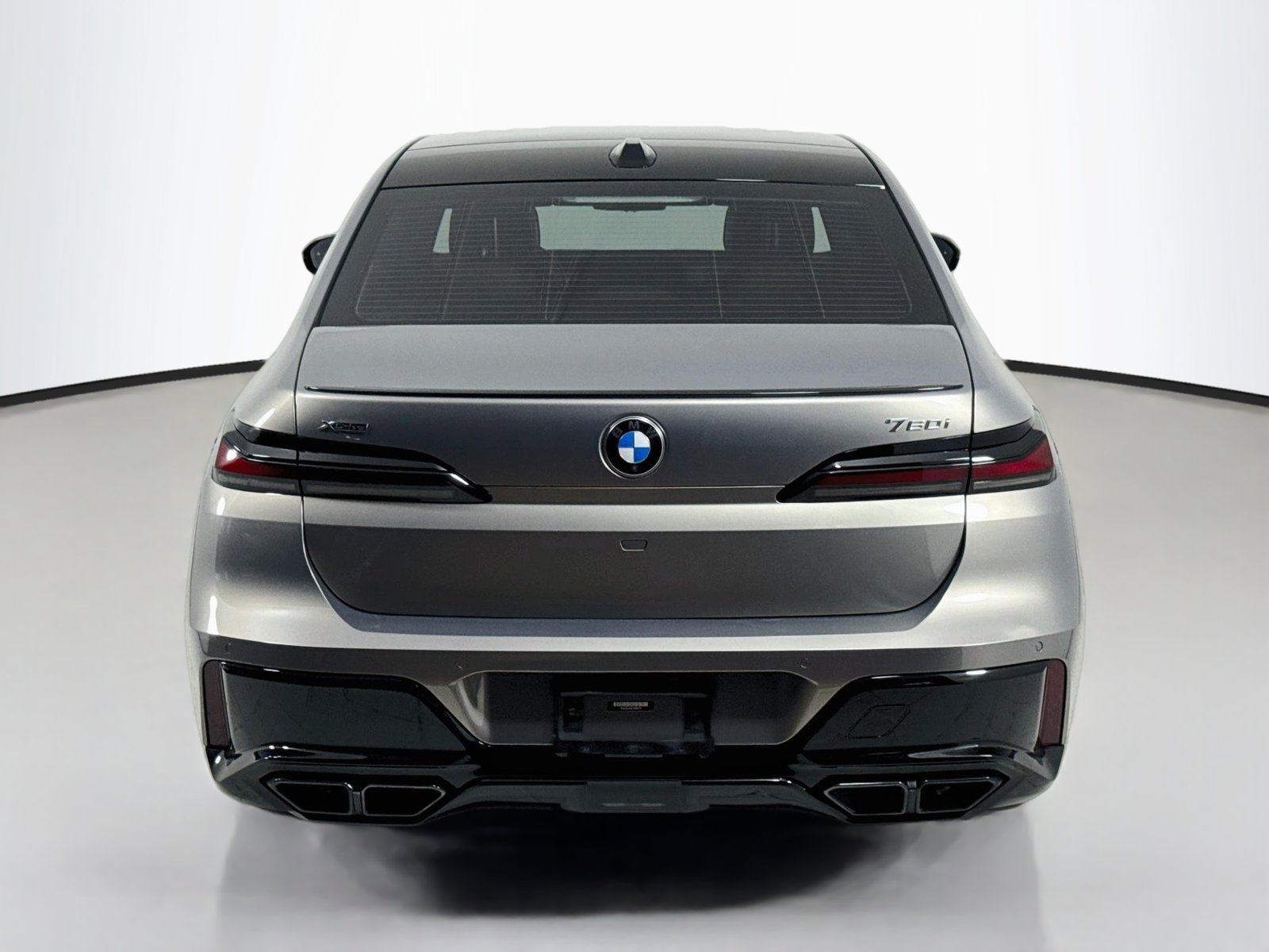 Used 2023 BMW 760i xDrive AWD/4WD image 7