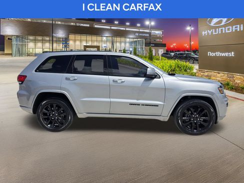 Used 2018 Jeep Grand Cherokee Altitude AWD/4WD image 6
