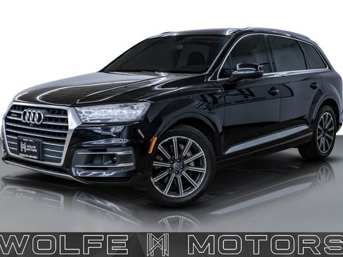 Used 2017 Audi Q7 3.0T Prestige w/ Prestige Package image 1