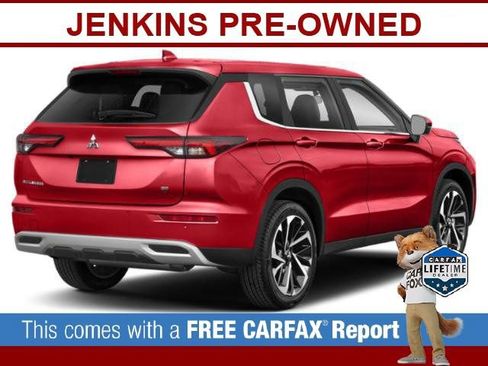 Used 2023 Mitsubishi Outlander SE image 2