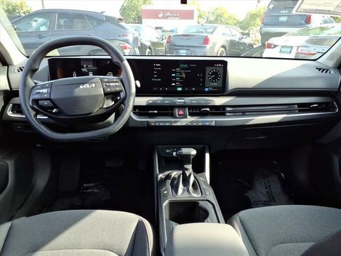 Used 2025 Kia K4 LXS image 8