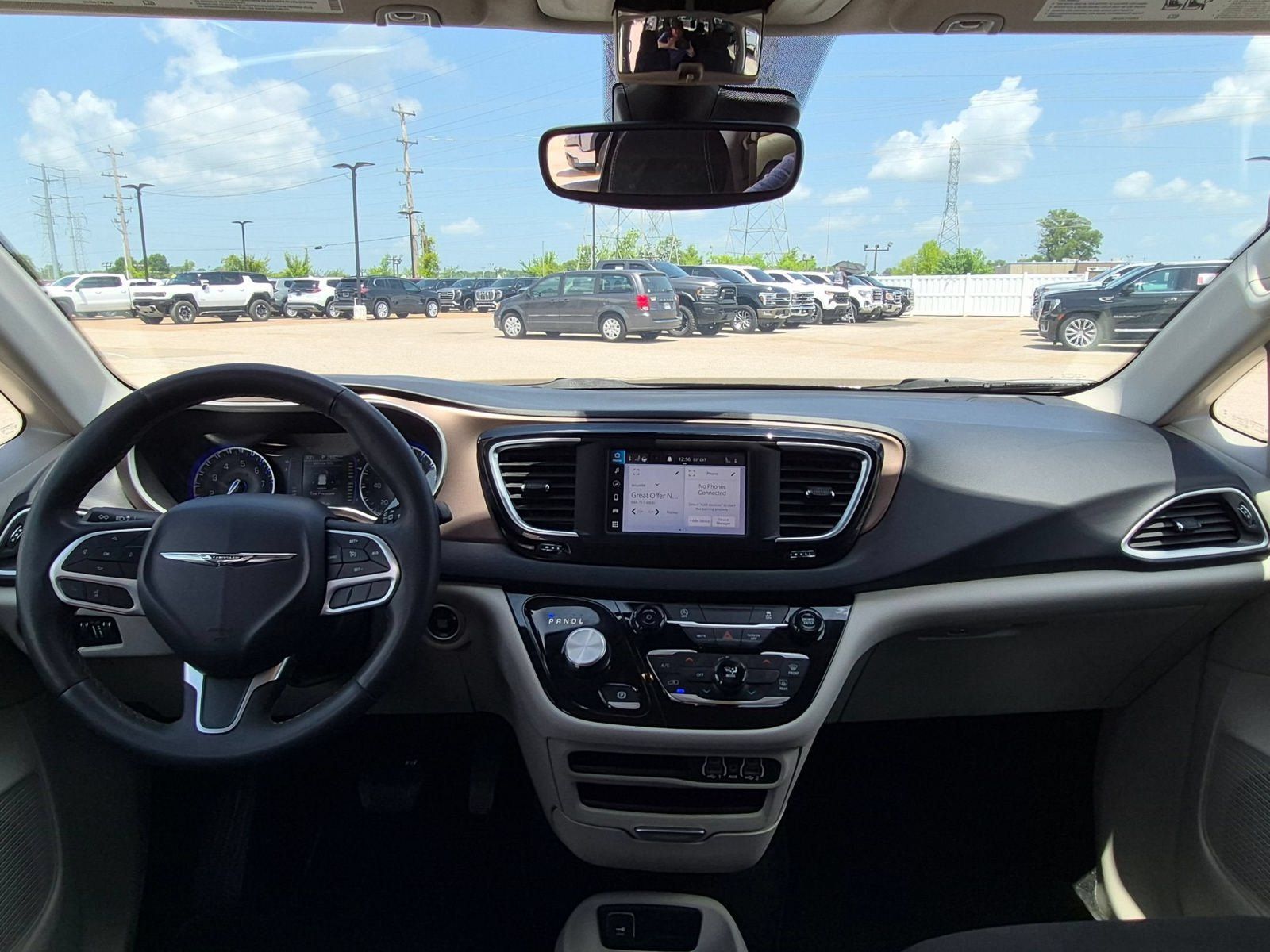 Used 2023 Chrysler Voyager LX FWD image 23