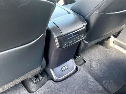 Used 2023 Toyota Highlander XLE FWD image 10