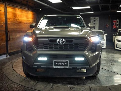 Used 2024 Toyota Tacoma TRD Sport w/ TRD Sport Upgrade Package image 4