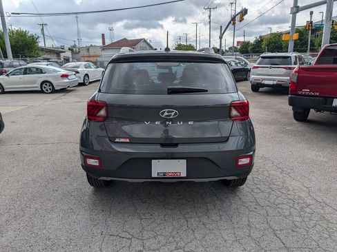 Used 2025 Hyundai Venue SEL FWD image 7
