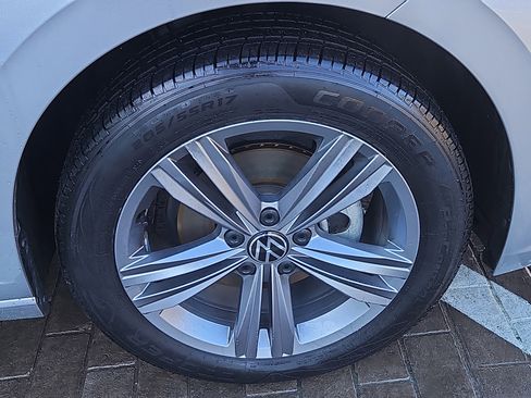 Certified 2023 Volkswagen Jetta SE w/ Panoramic Sunroof Package image 28