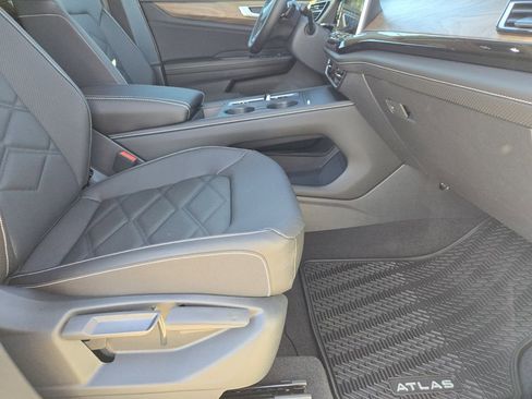 New 2026 Volkswagen Atlas SE image 11