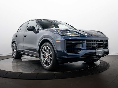 Certified 2026 Porsche Cayenne AWD/4WD image 9