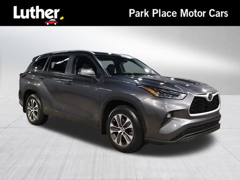 Used 2024 Toyota Highlander XLE image 1