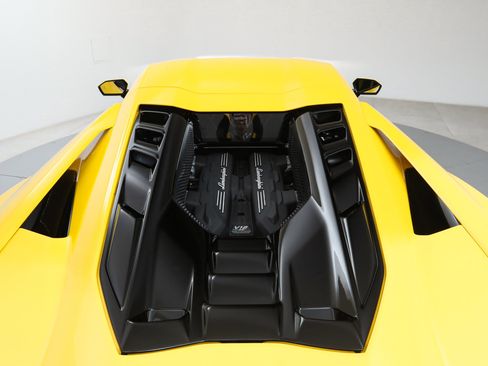 Used 2024 Lamborghini Revuelto AWD/4WD image 15