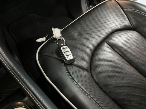 Used 2025 Chrysler Pacifica Limited image 22