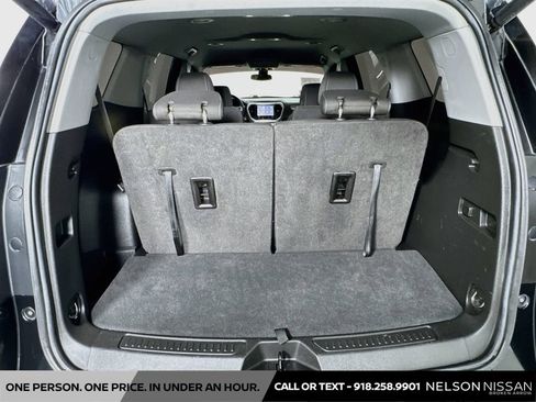 Used 2023 GMC Acadia SLE w/ Driver Convenience Package FWD image 26