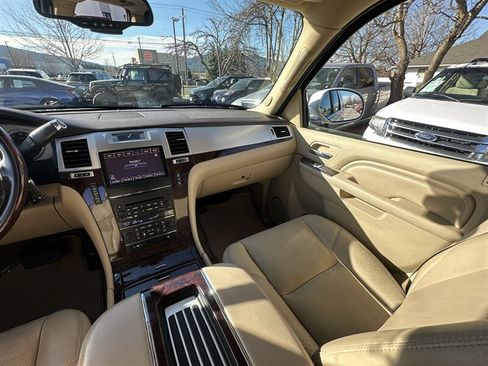 Used 2014 Cadillac Escalade ESV Premium AWD/4WD image 11
