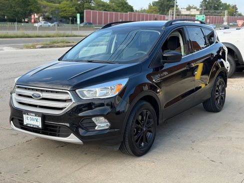 Used 2018 Ford Escape SE w/ SE Sync 3 Package AWD/4WD image 1