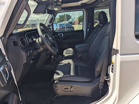 Used 2025 Jeep Wrangler Rubicon image 16