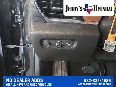 Used 2020 Chevrolet Traverse High Country FWD image 15