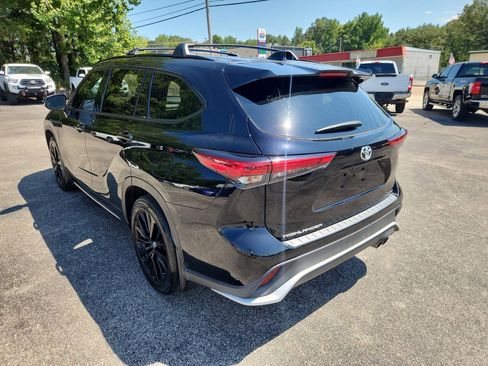 Used 2023 Toyota Highlander XSE FWD image 6