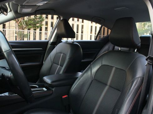 Used 2023 Nissan Altima 2.5 SR FWD image 16