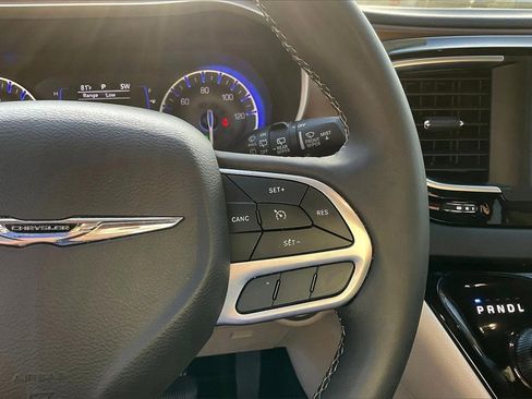 Used 2023 Chrysler Voyager LX image 17