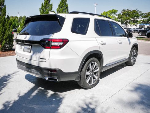 Used 2023 Honda Pilot Touring image 11