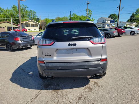 Used 2020 Jeep Cherokee Latitude Plus AWD/4WD image 3
