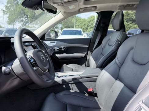 Certified 2025 Volvo XC90 T8 Ultra w/ Lounge Package AWD/4WD image 9