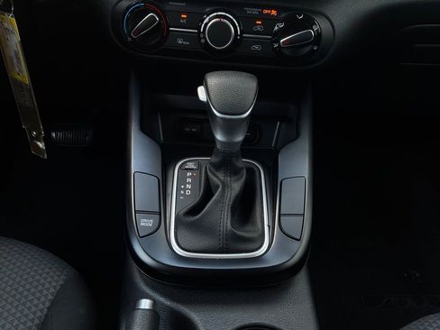 Used 2025 Kia Soul LX w/ LX Technology Package FWD image 21