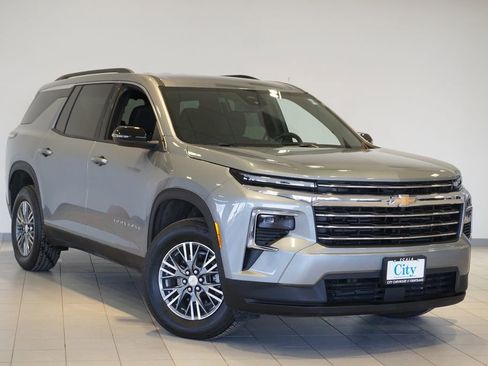 New 2026 Chevrolet Traverse LT w/ Driver Confidence Package FWD image 3