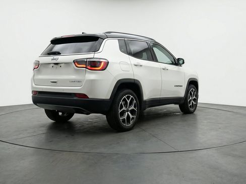 Used 2025 Jeep Compass Limited AWD/4WD image 9
