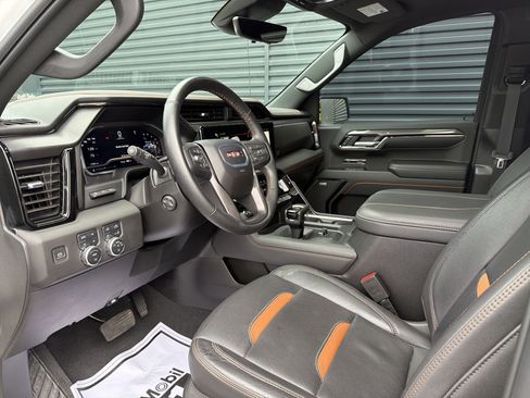 Used 2024 GMC Sierra 1500 AT4 w/ Technology Package AWD/4WD image 10