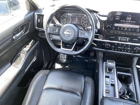 Certified 2024 Nissan Pathfinder SL FWD image 16