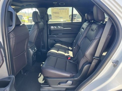 New 2026 Ford Explorer Platinum image 18