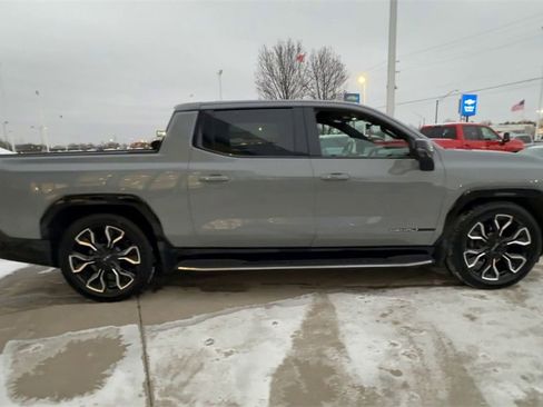 Used 2024 GMC Sierra EV Denali image 9