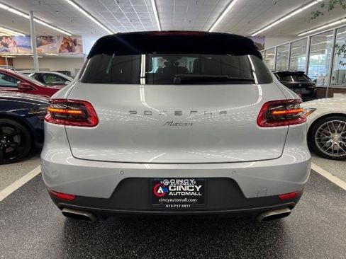 Used 2018 Porsche Macan AWD/4WD image 7