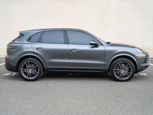 Used 2023 Porsche Cayenne image 8
