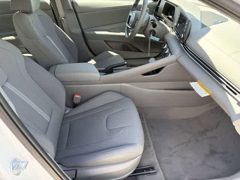 New 2026 Hyundai Elantra SE FWD image 18