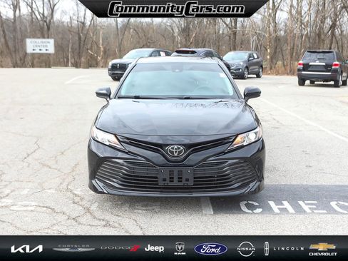 Used 2019 Toyota Camry LE image 10
