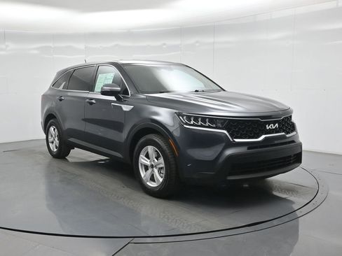Used 2023 Kia Sorento LX image 57