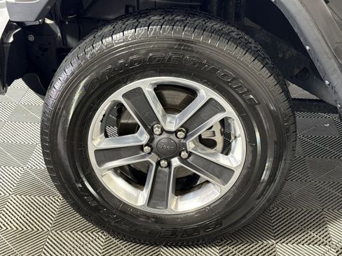 Used 2018 Jeep Wrangler Unlimited Sahara AWD/4WD image 12