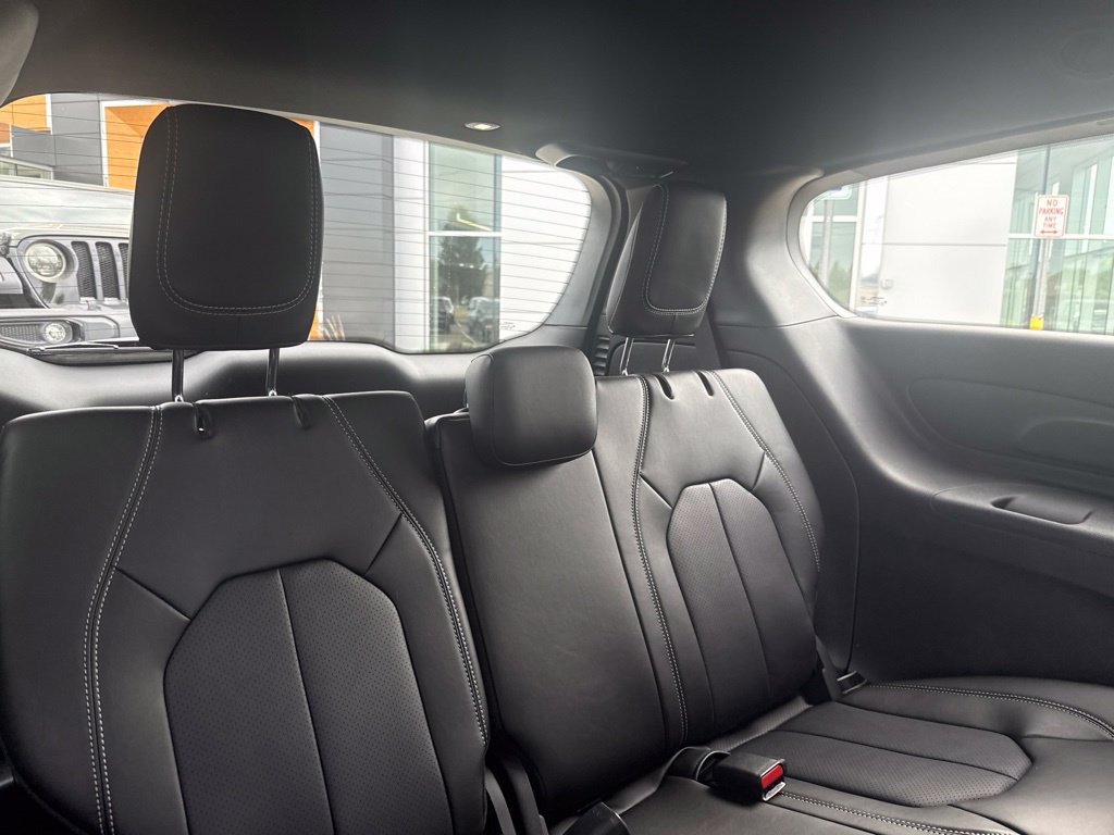 New 2027 Chrysler Pacifica Select AWD/4WD image 14