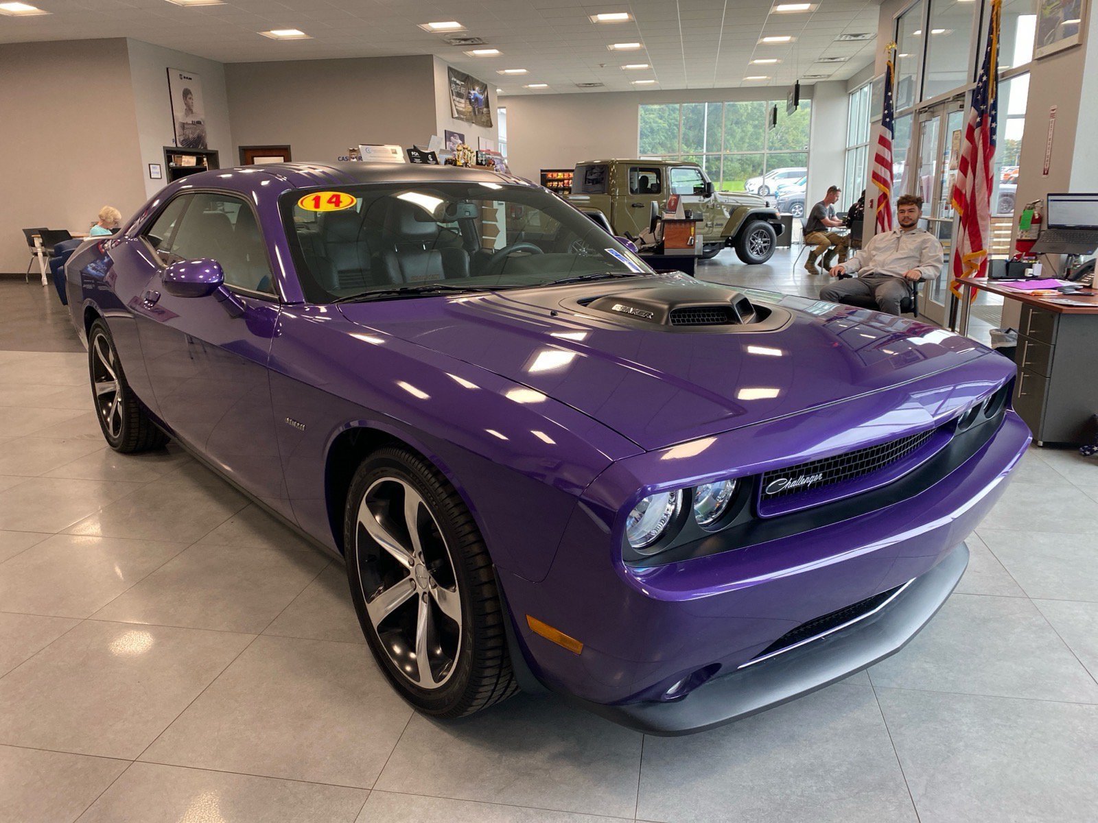 Used 2014 Dodge Challenger R/T RWD image 7