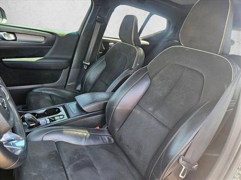Used 2022 Volvo XC40 T5 R-Design w/ Climate Package AWD/4WD image 11