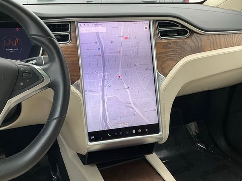 Used 2017 Tesla Model X 75D image 42