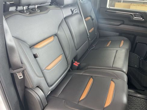 Used 2025 GMC Sierra 2500 AT4 w/ AT4 Premium Plus Package image 28