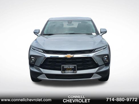 Used 2025 Chevrolet Blazer LT FWD image 2