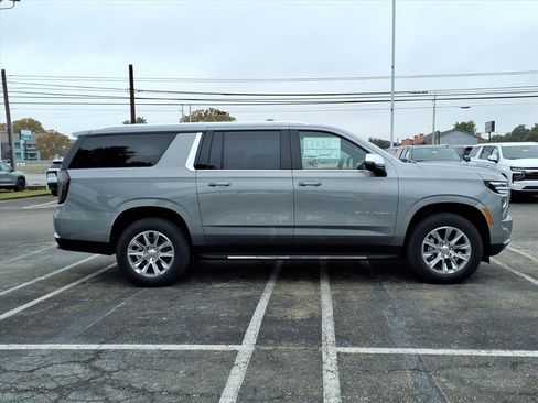 New 2026 Chevrolet Suburban Premier image 4