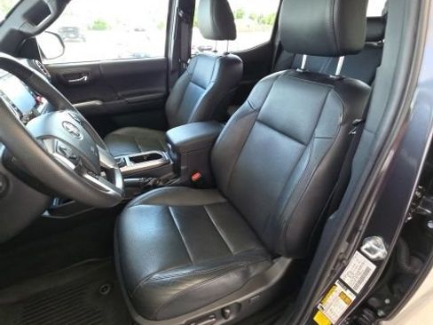 Used 2021 Toyota Tacoma Limited AWD/4WD image 11