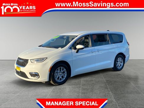 Used 2023 Chrysler Pacifica Touring-L FWD image 1