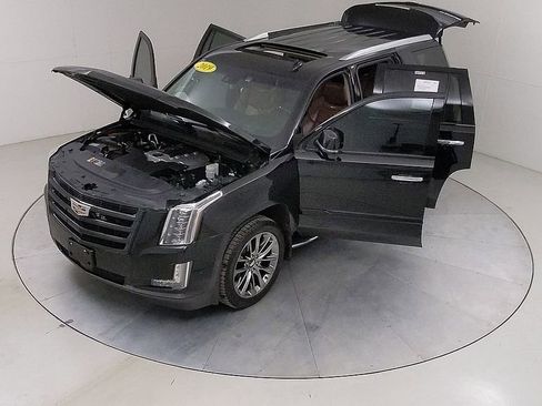 Used 2019 Cadillac Escalade Premium Luxury w/ Escalade Sport Edition AWD/4WD image 46